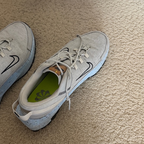 Nike Men's Light Gray Athletic Shoes - Picture 6 of 6